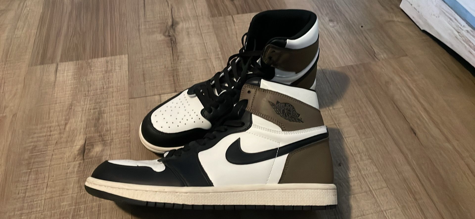 Air Jordan 1 Retro High OG Dark Mocha