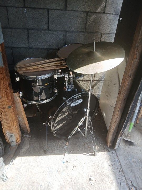 DRUM SET