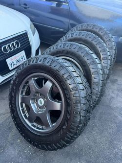 18" Compomotive Wheels & Goodyear Tires Land Rover