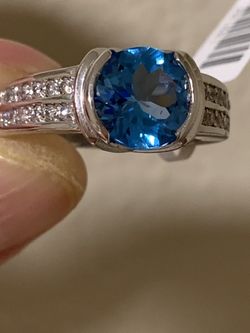 2.5 ct genuine blue topaz on sterling silver ring , size 8.5