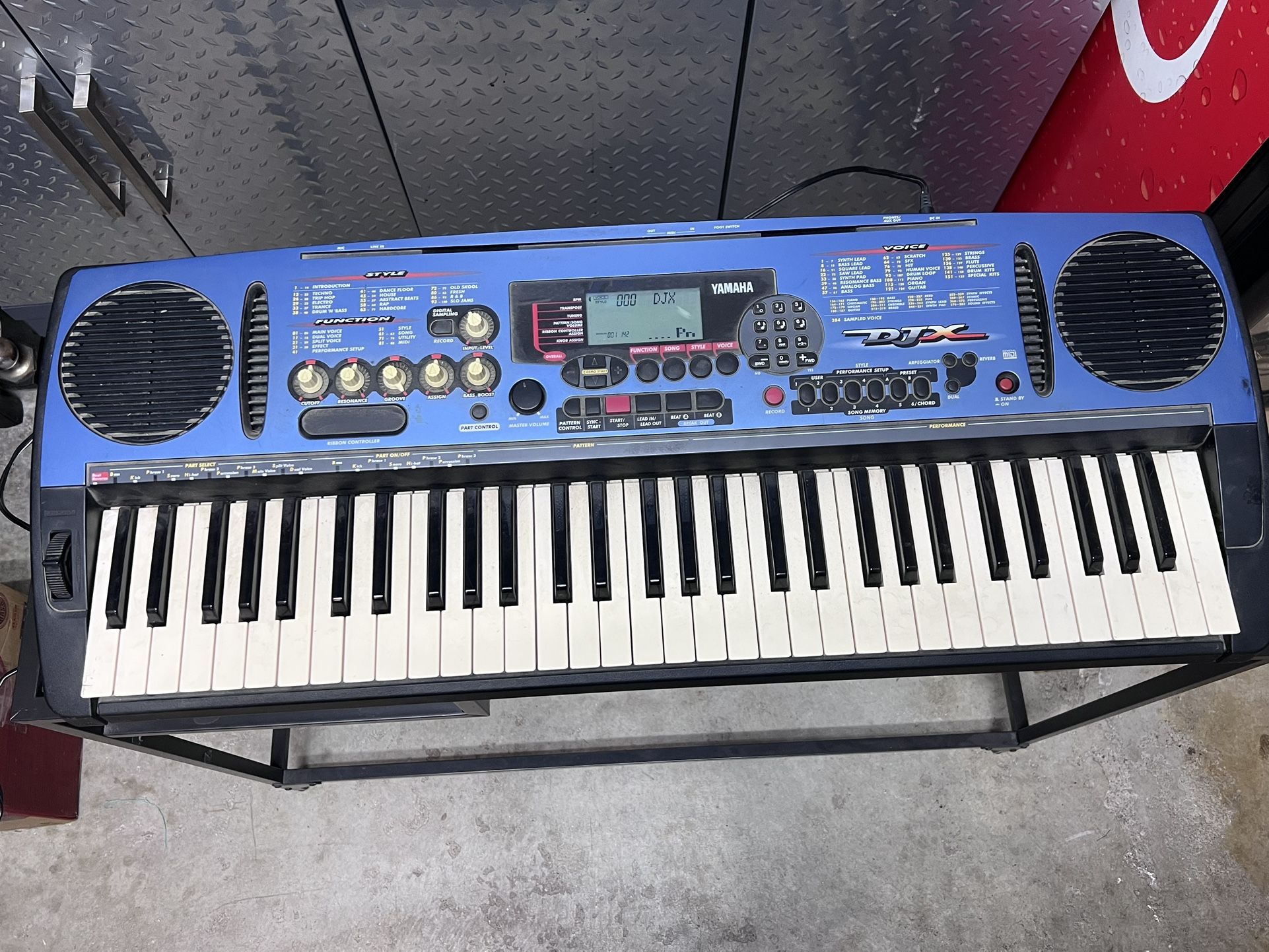 Yamaha DJX Electronic Keyboard