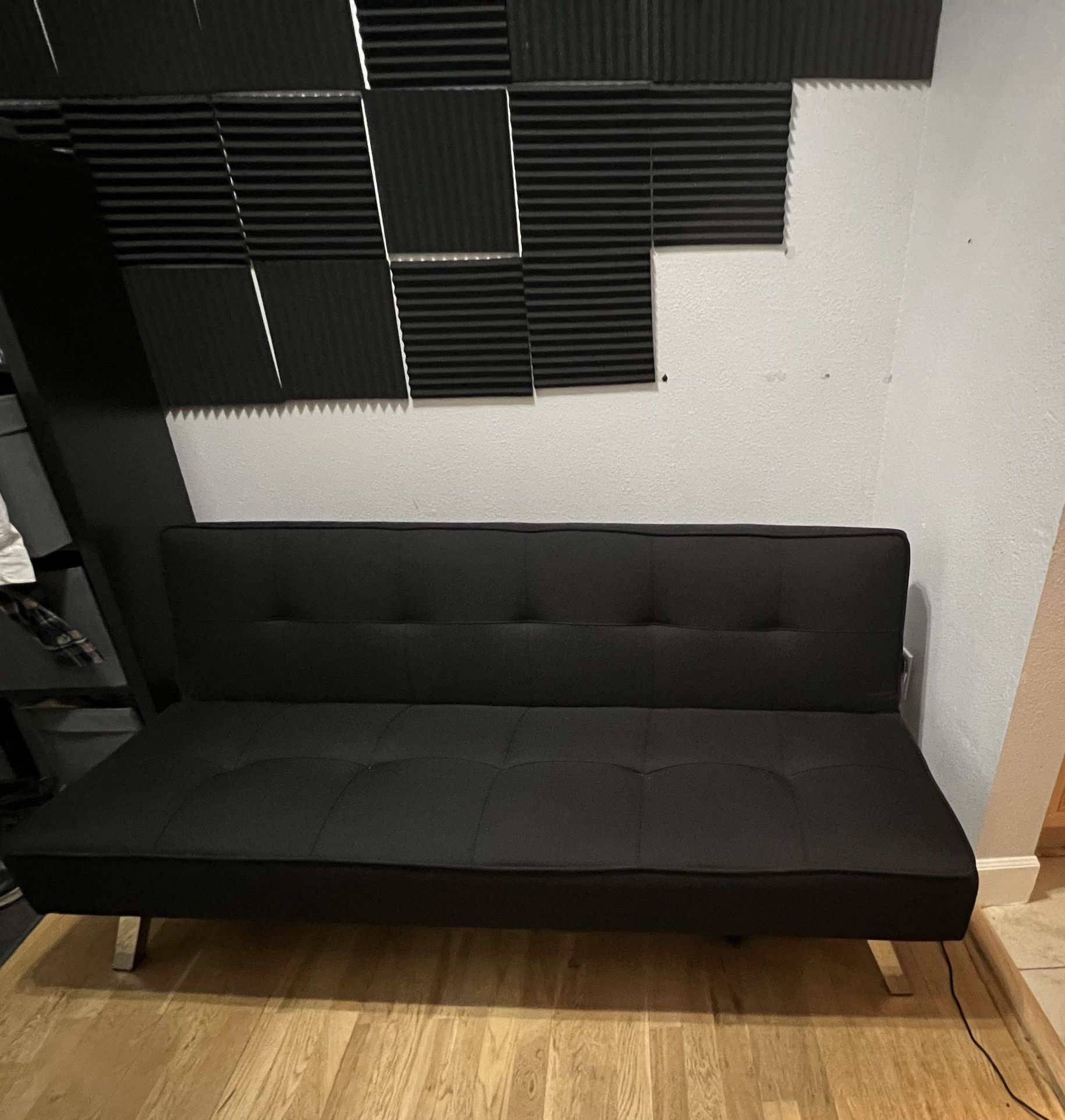 Serta Comfortable Sofa bed couch/futon