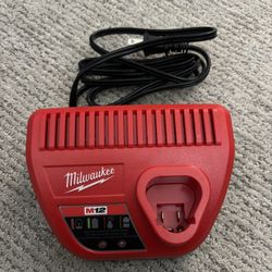 Milwaukee M12 Charger 