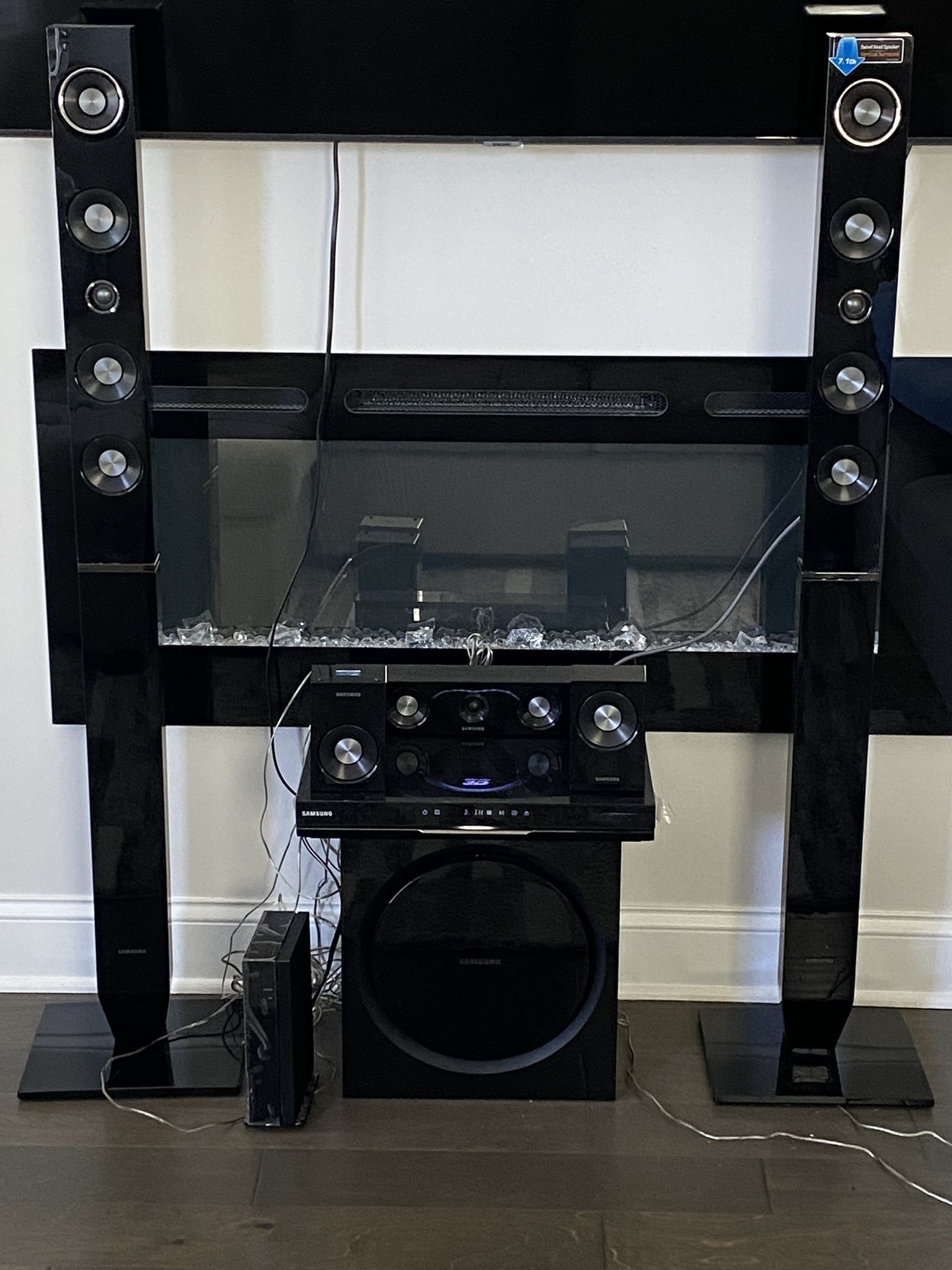 Samsung Electronics HT-D6730W Home Theater System