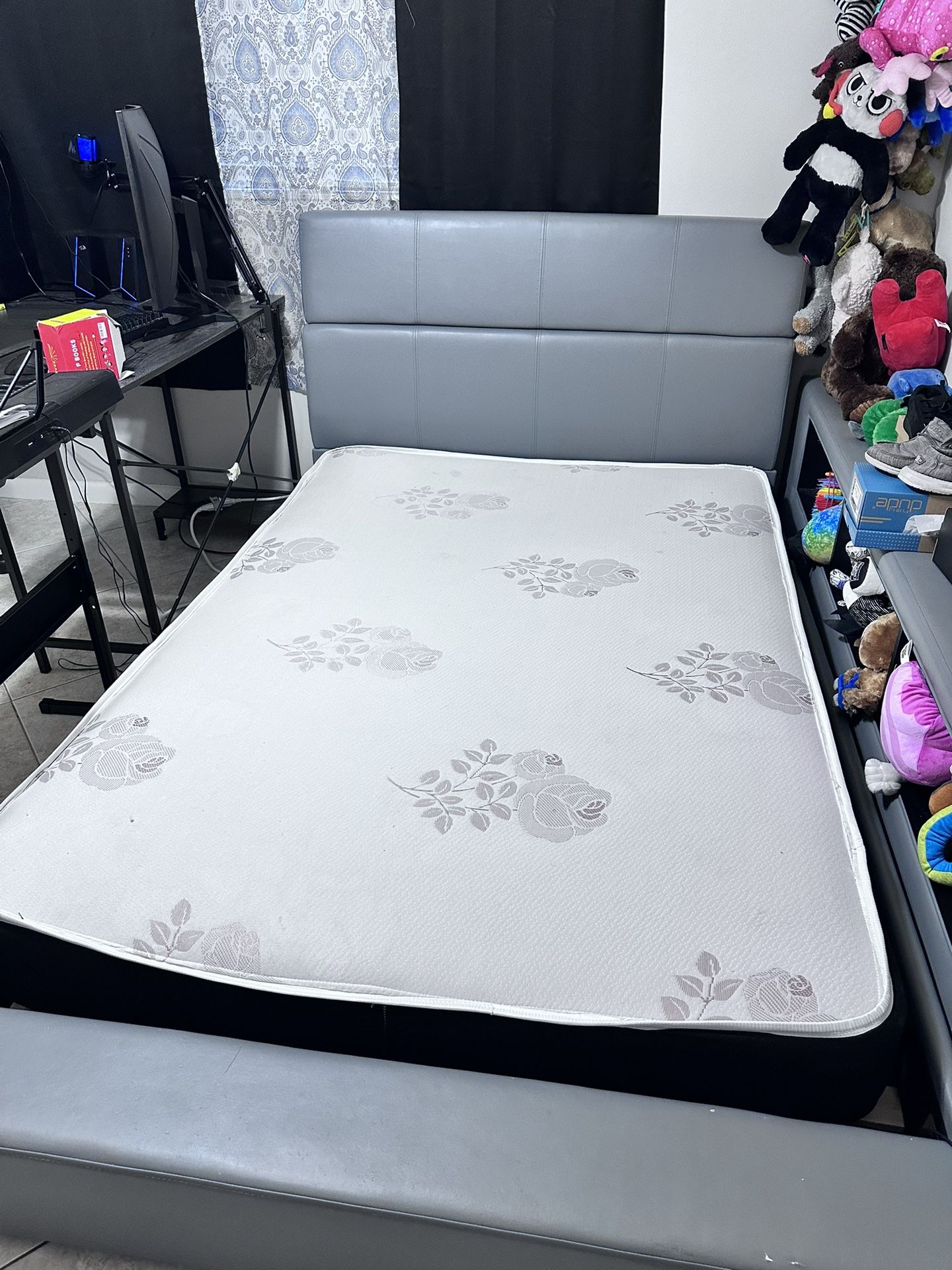 Full Size Bed