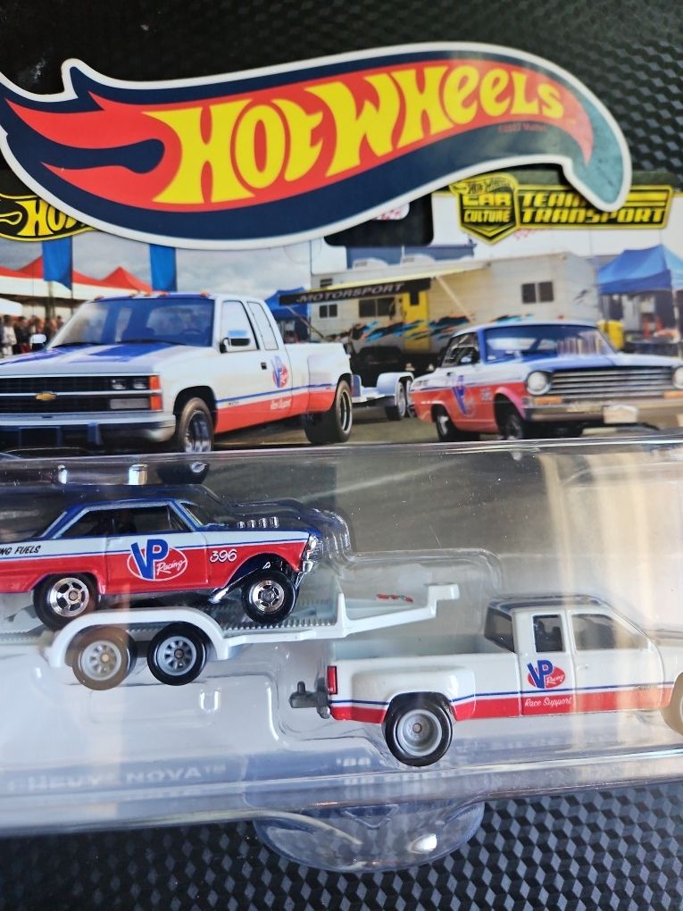 Hot Wheels Team Transport VP Racing 1963 Chevy Nova 1988 Chevrolet Silverado 3500  Truck