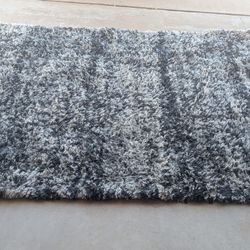 2 Area Rugs and 2 Bar Stools