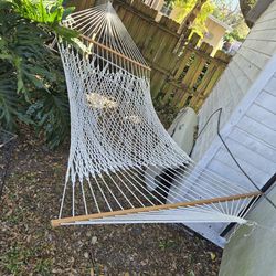 Nice Twin Oaks, hammock.. It has been kept in the shed. No dry rot or use.
