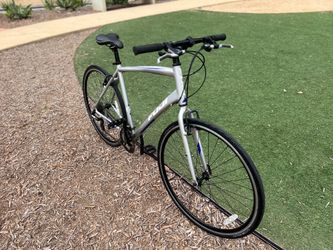 Nice FUJI road bike    700c