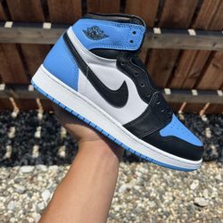 Jordan 1 High UNC Toe (Size 4Y)
