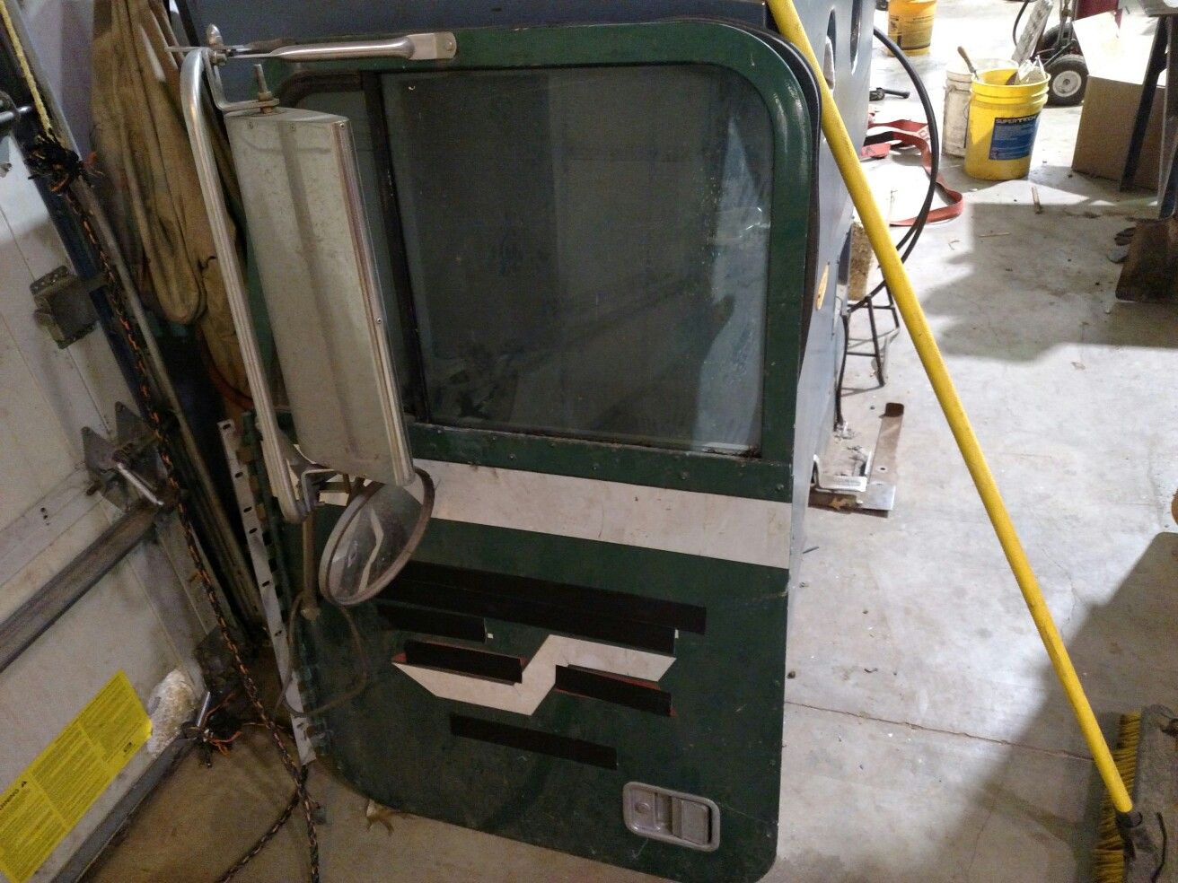 Freightliner FLD 120 DRIVERS DOOR