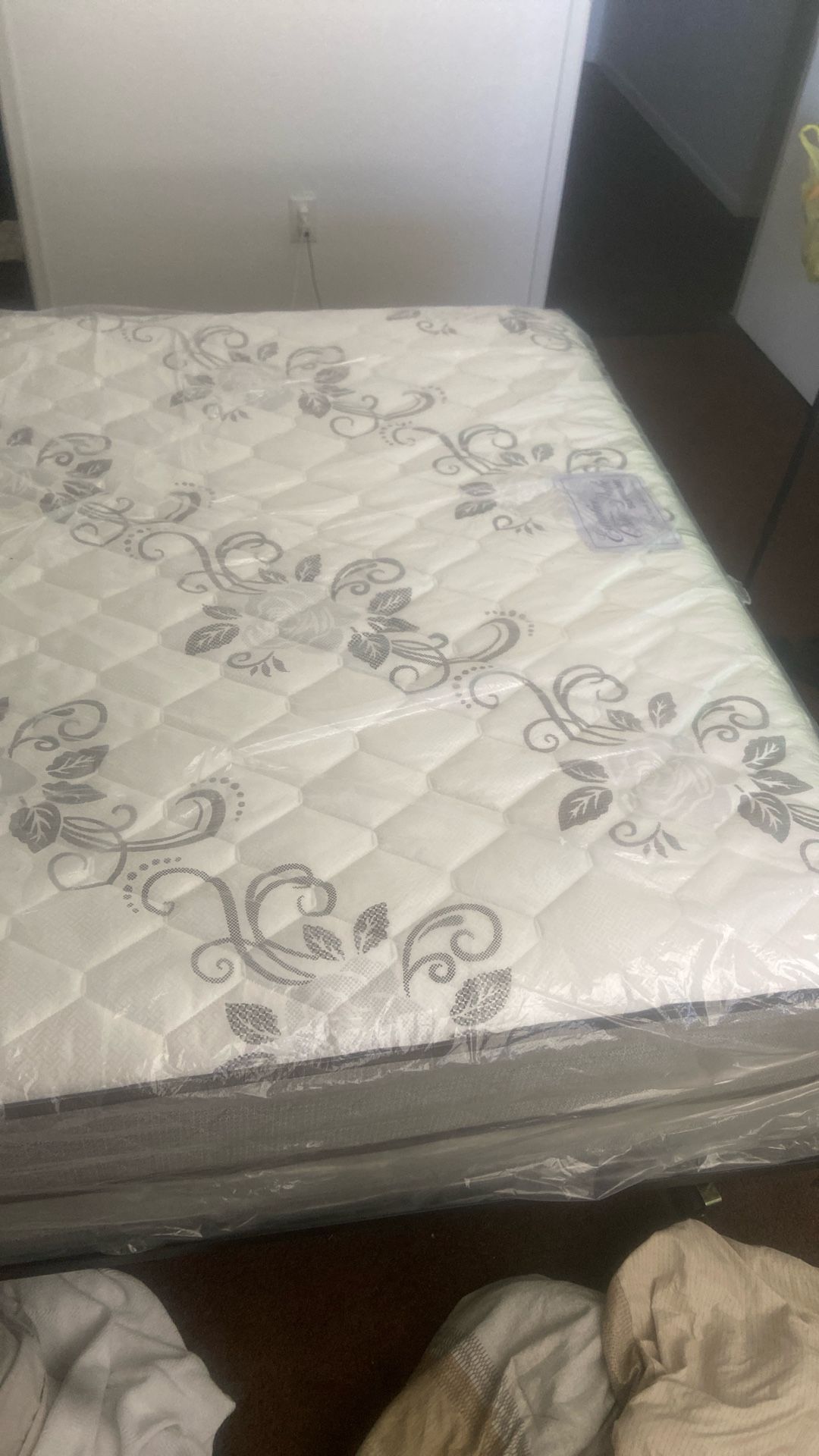 Queen Size Mattress And Box spring