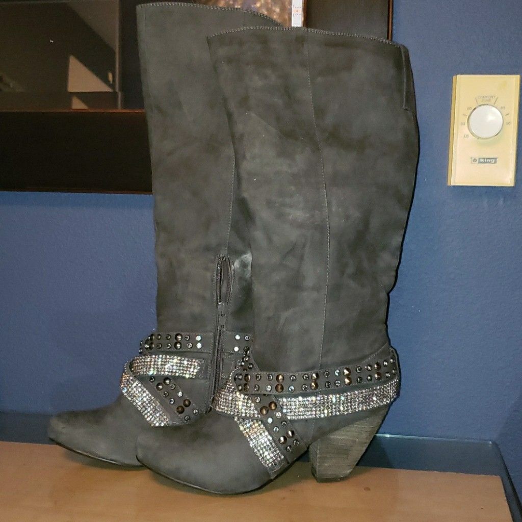 Short heeled boots