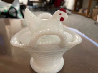 Beautiful vintage tall Hen on Nest in white milk glass with red comb