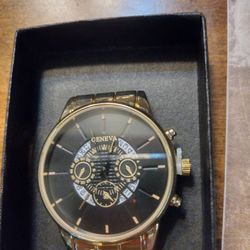Gold Timepiece NewSerious buyers please.  Gineva Time piece. Great christmas gifts!