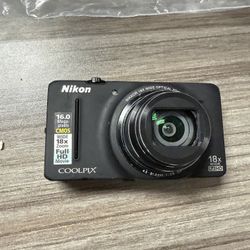 Nikon COOLPIX S8200 Digital Camera