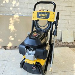 DEWALT 3100 PSI 2.3 GPM Cold Water Gas Pressure Washer with HONDA GCV170 Engine