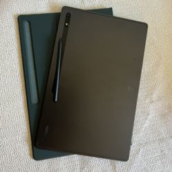 Samsung Galaxy Tab S8 Ultra (2022 Model) 256gb with keyboard, case & Stylus Pen 