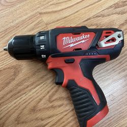 This Milwaukee 2407-20 M12 Drill/Driver is in excellent, like-new condition.
