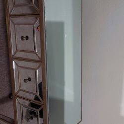 ✨ Mirrored Vanity / Accent Table