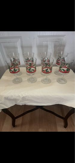 Set of 8 Christmas Holly Stemmed Glasses