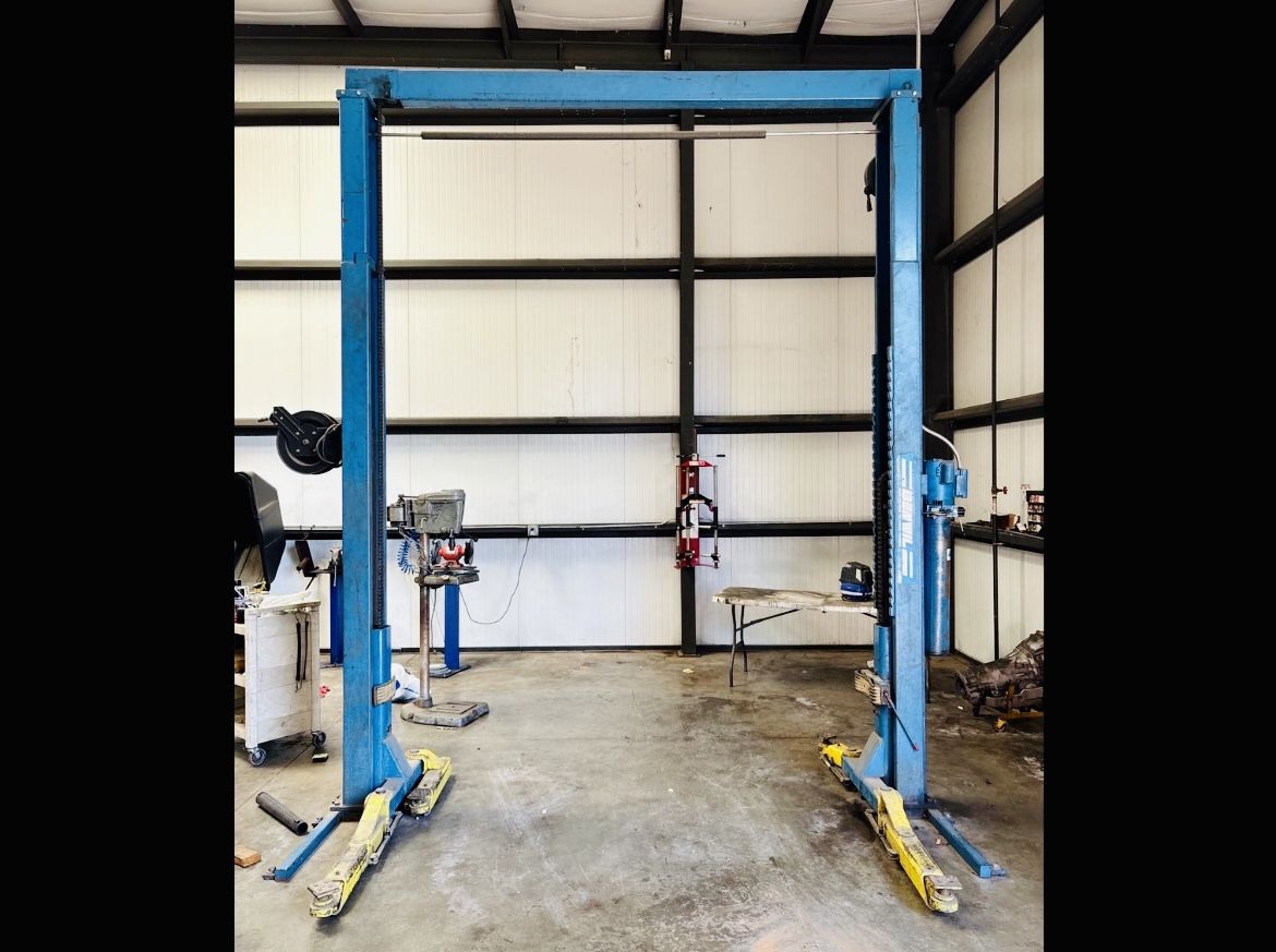 Benwil GP0-7 7K 2-Post Vehicle Lift,