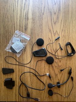 Cardo Spirit HD Motorcycle Bluetooth Intercom – Clamp Mount Included