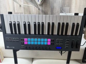 🎹 Novation FLkey 37 MIDI Keyboard + Stand