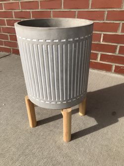 Cement flower or plant pot (Large), Brand New, Decorative