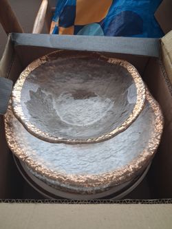 10 random free dinner plates