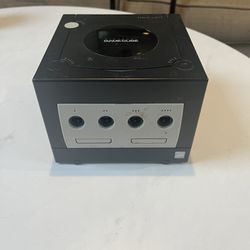 Game Cube and 4 Controllers