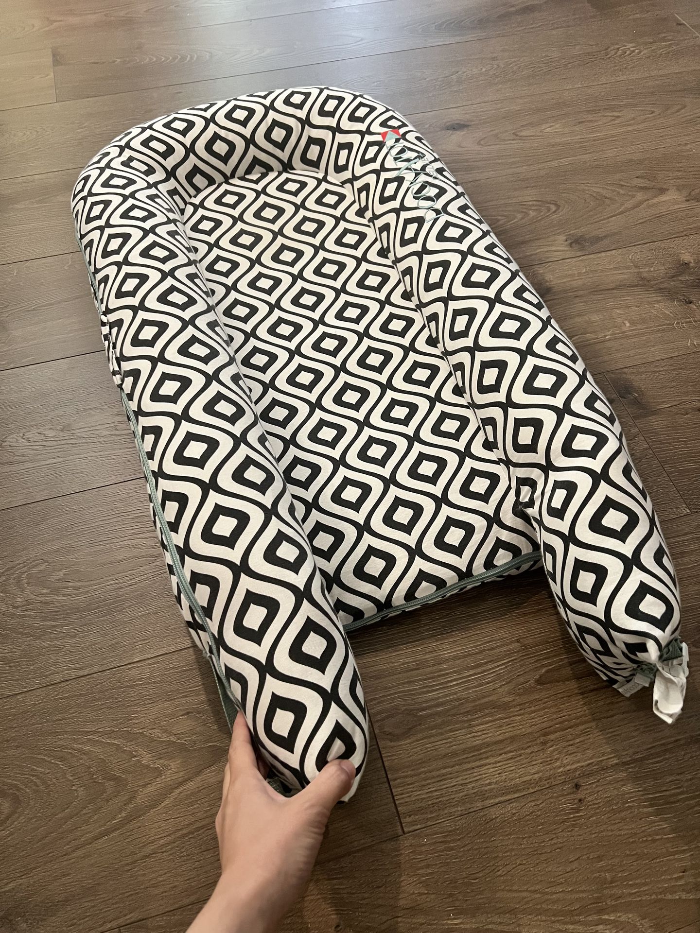 Deluxe Dock A Tot Snuggle Me co sleeper