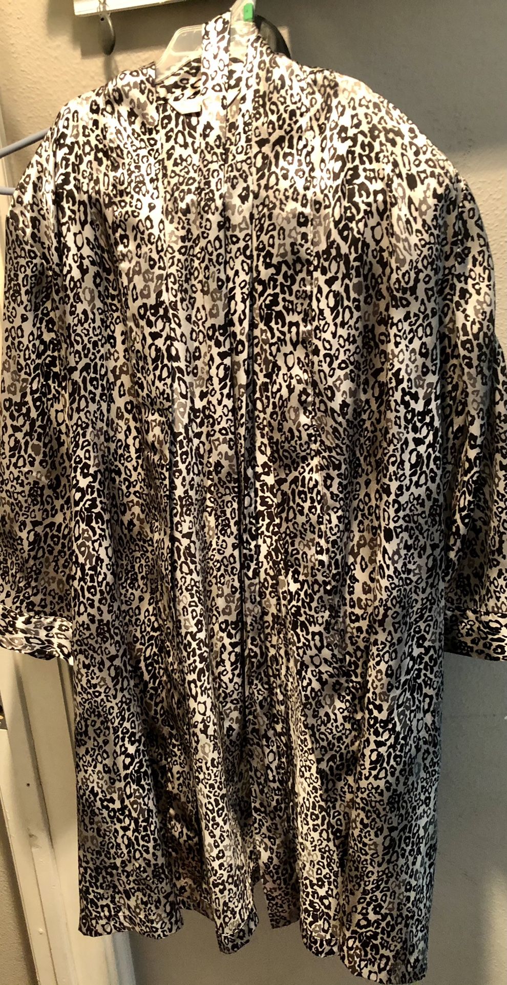 Women’s Size M Silk Robe