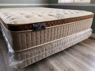 12in Queen Size Organic Cloud Comfort Europillow Top Mattress and Boxspring