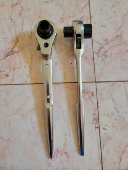 Chain saw ratchet wrenches