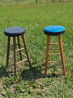 2 wooden bar stools