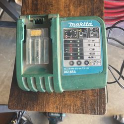Makita Charger 
