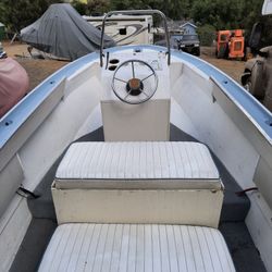 Wow ! Boston Whaler Style Center Console Fishing Boat