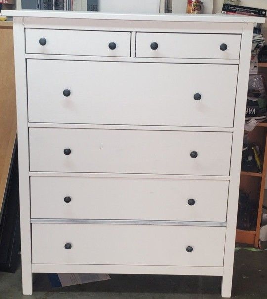 Excellent Condition IKEA Hemnes While 6 Drawer Dresser