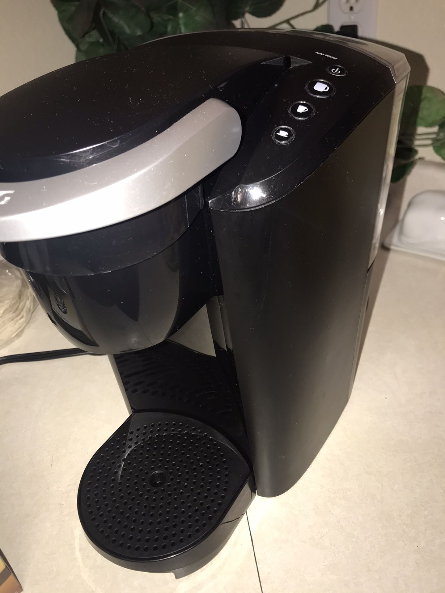 BARELY USED KUERIG COFFEE MAKER