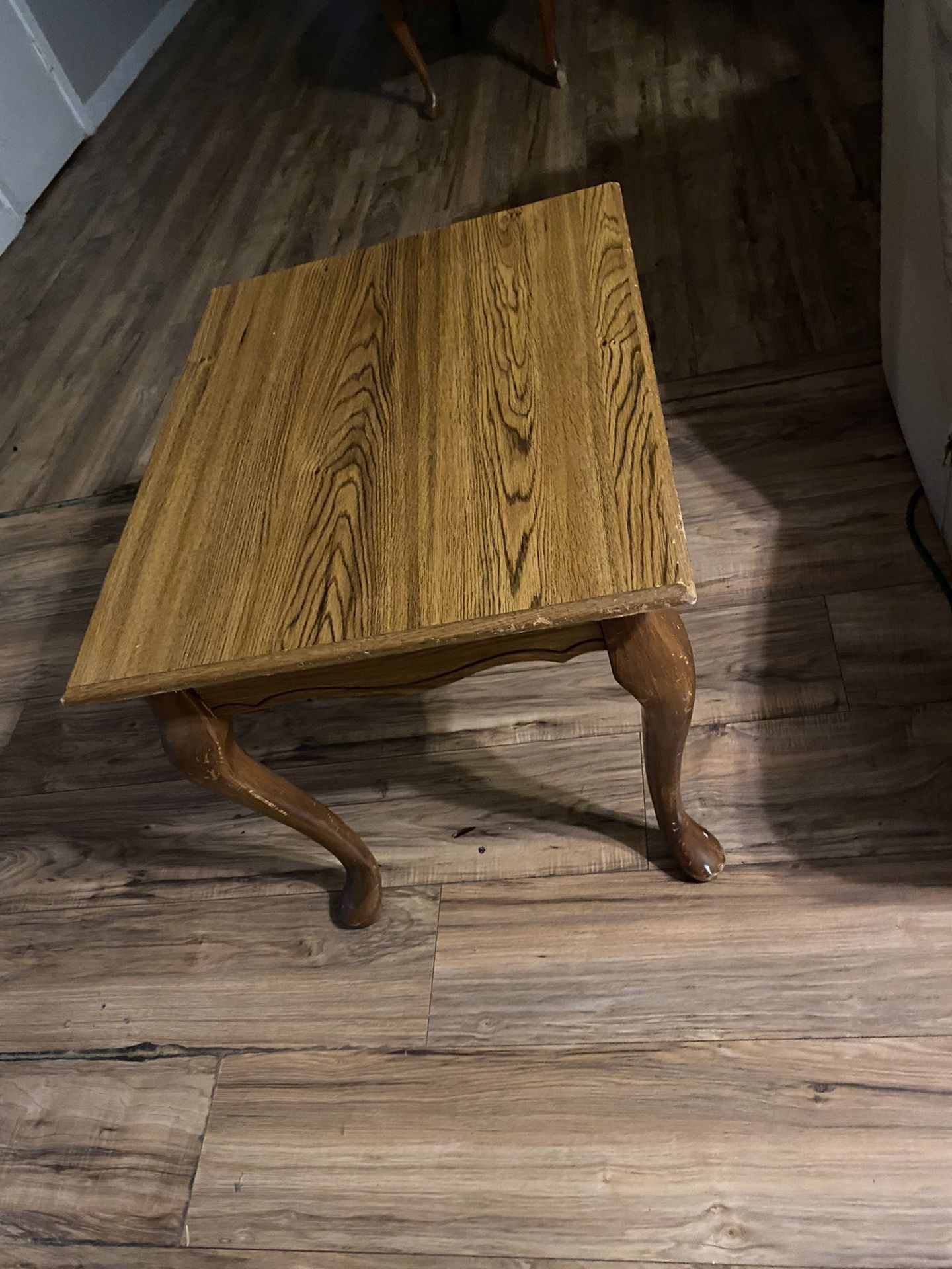 End Table 25$….i Can Bring To U For Extra