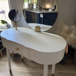 Make up desk/Vanity