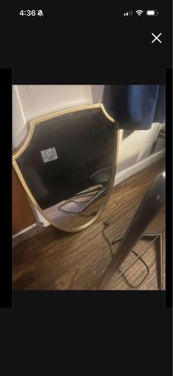 Wall mirror great condition gold rim asking 30need gone moving soon