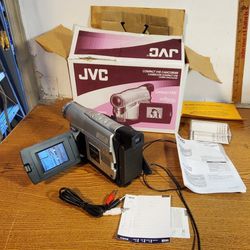 JVC GR-AXM17U Compact VHS Handheld Camcorder 800x Digital Zoom Tested / Works