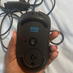 Logitech G703 Lightspeed Wireless Gaming Mouse Hero 25K Sensor