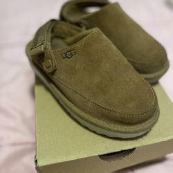Ugg Goldenstar Clogs Little kids Size 11
