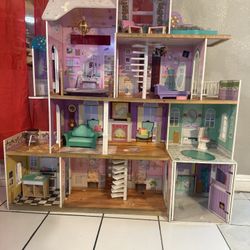Doll House 