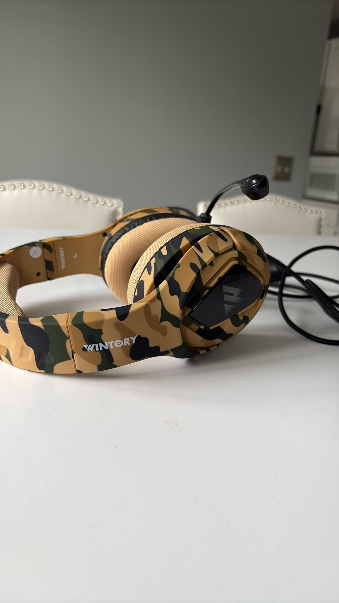 Gaming Headphones With Color Lights On Sides 
