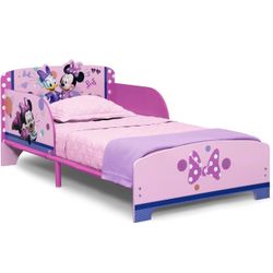 Delta Children - Disney Minnie Mouse Wood and Metal Toddler Bed by Delta Children, Pink