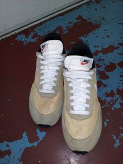 Nike Low-Top Sneakers Tan Suede TAILWIND